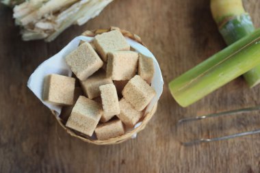 Organik şeker kamışı küpleri