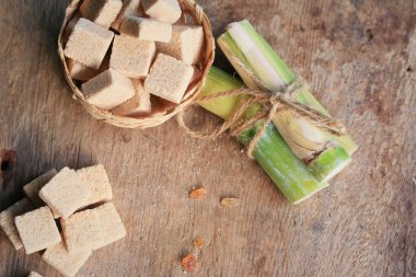 Organik şeker kamışı küpleri