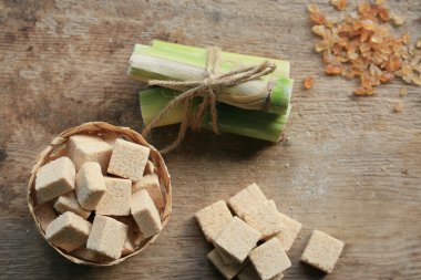 Organik şeker kamışı küpleri