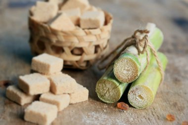 Organik şeker kamışı küpleri