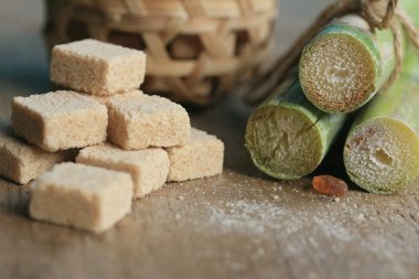 Organik şeker kamışı küpleri