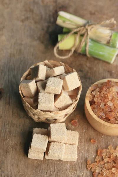 Organik şeker kamışı küpleri