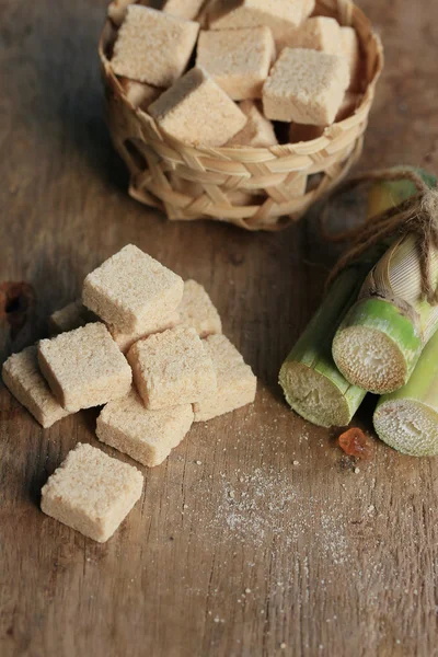 Organik şeker kamışı küpleri