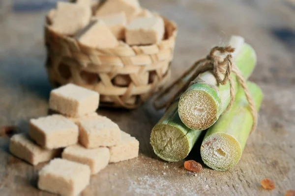 Organik şeker kamışı küpleri