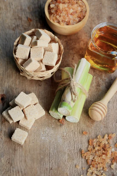 Organik şeker kamışı küpleri