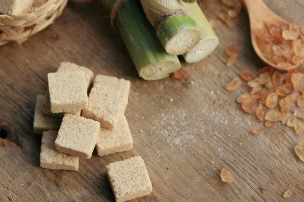 Organik şeker kamışı küpleri