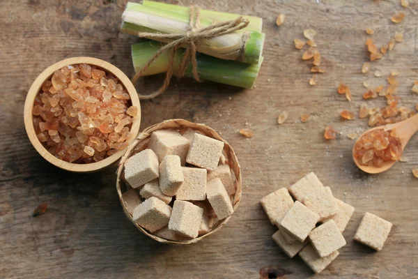 Organik şeker kamışı küpleri