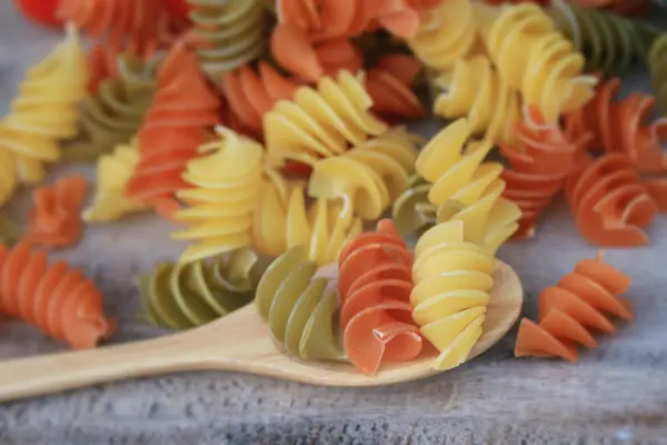 Wysuszone włoski makaron kolorowy — Zdjęcie stockowe