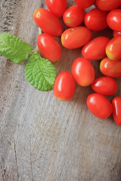 Fresh tomatoes with mint leaves — Stock Photo, Image