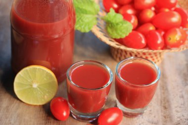 suları ile taze domates