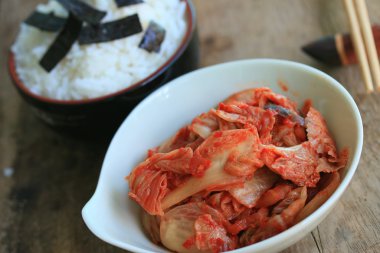 Kimchi lahana ve haşlanmış pirinç