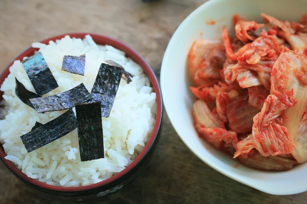 Col Kimchi y arroz al vapor —  Fotos de Stock