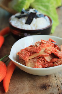 Kimchi lahana ve haşlanmış pirinç