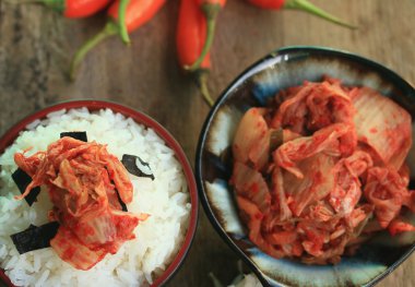 Kimchi turp haşlanmış pirinç