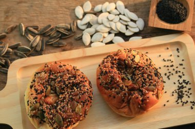 Siyah susam ile kepekli ekmek