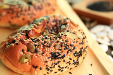 Siyah susam ile kepekli ekmek