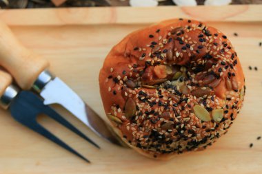 Siyah susam ile kepekli ekmek