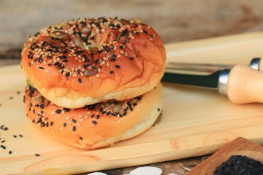 Siyah susam ile kepekli ekmek