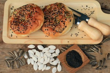 Siyah susam ile kepekli ekmek