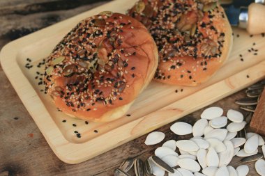 Siyah susam ile kepekli ekmek