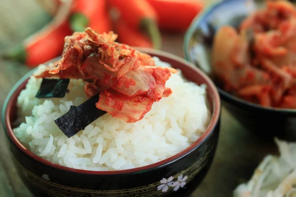 Rábano kimchi con arroz al vapor —  Fotos de Stock