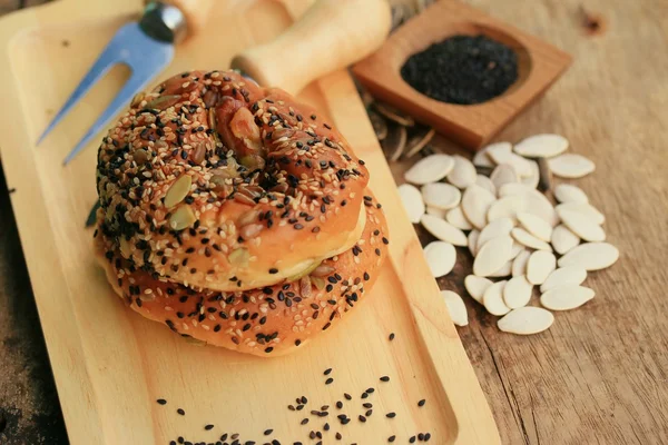 Whole wheat bread with black sesame — Stock Photo, Image