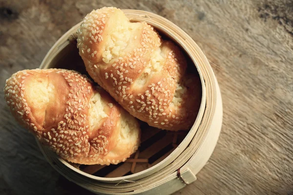 Pan de ajo con sésamo —  Fotos de Stock