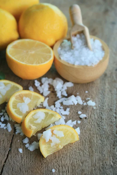 Limone fresco con sale — Foto Stock