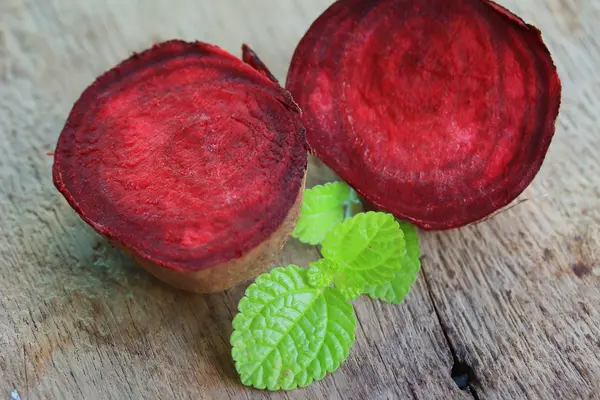 Fresh beetroot mint leaves — Stock Photo, Image