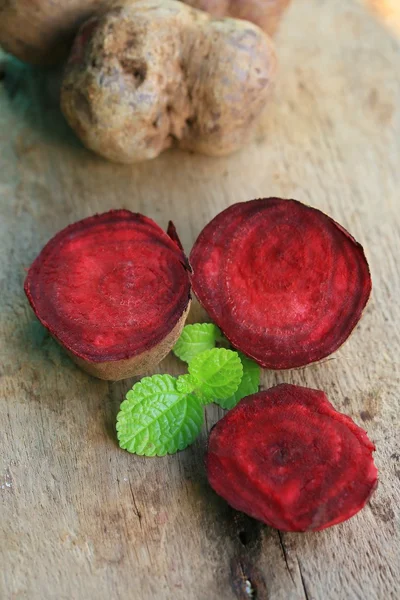 Hojas frescas de menta de remolacha —  Fotos de Stock