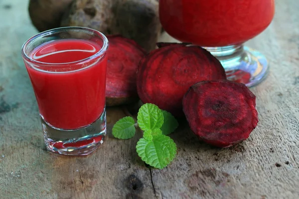 Remolacha fresca y jugos — Foto de Stock