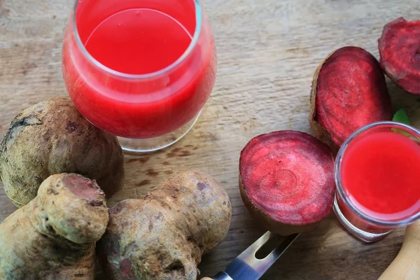 Remolacha fresca y jugos — Foto de Stock