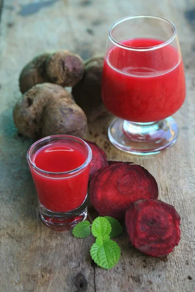 Remolacha fresca y jugos — Foto de Stock