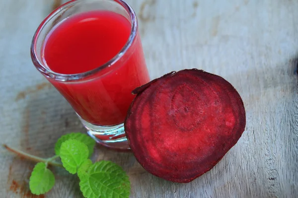 Remolacha fresca y jugos — Foto de Stock