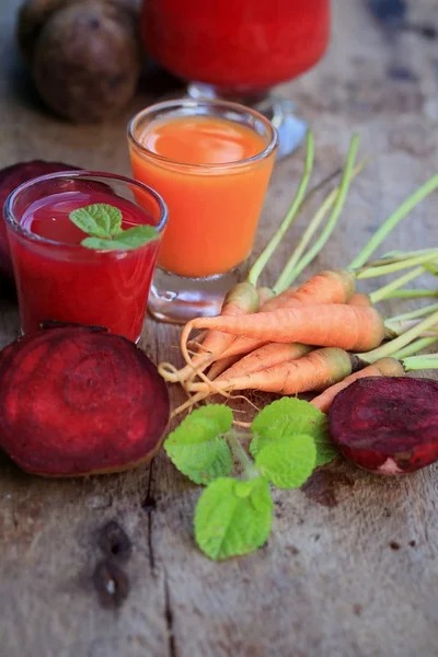 Mix beetroot and carrot juices — Stock Photo, Image