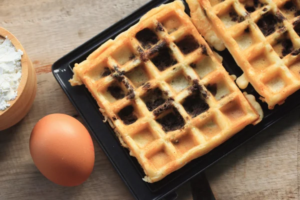 Leckere Waffel mit Kochen — Stockfoto