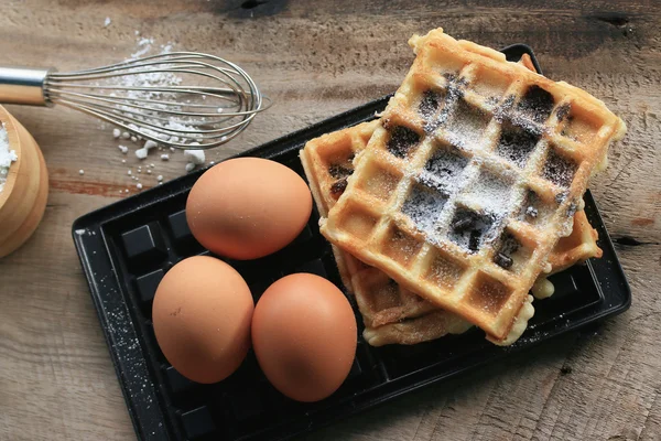 与烹饪美味华夫格 — 图库照片