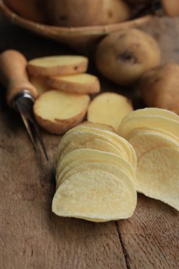 taze patates patates cipsi ile