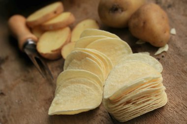 taze patates patates cipsi ile