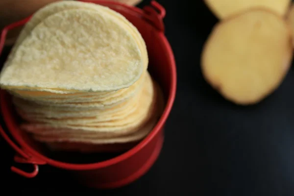 Patatas frescas con patatas fritas — Foto de Stock