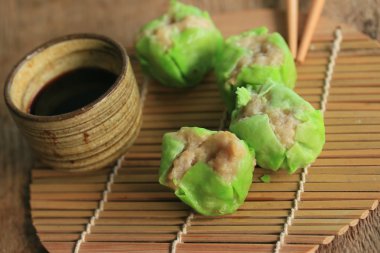 Çince buğulanmış karides köfte