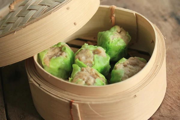 Chinese steamed shrimp dumplings — Stock Photo, Image