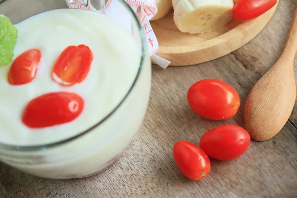 Yogourt aux tomates fraîches — Photo