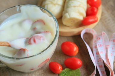 Yoğurtlu taze domates