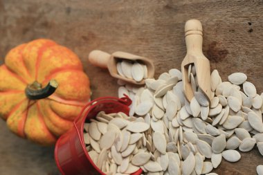 Kurutulmuş beyaz kabak çekirdeği