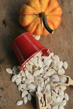 Kurutulmuş beyaz kabak çekirdeği