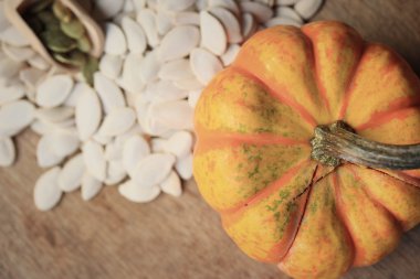 Kurutulmuş beyaz kabak çekirdeği