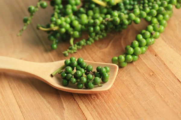 Semillas de pimienta verde fresca — Foto de Stock