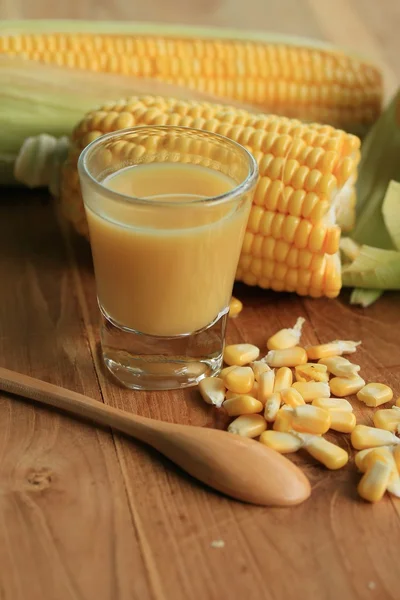 Кукурузное молоко — стоковое фото