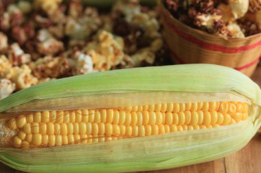 lezzetli patlamış mısır ve taze Mısır